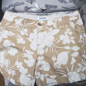 Old Navy Everyday Short Khaki and white Floral  Size 6